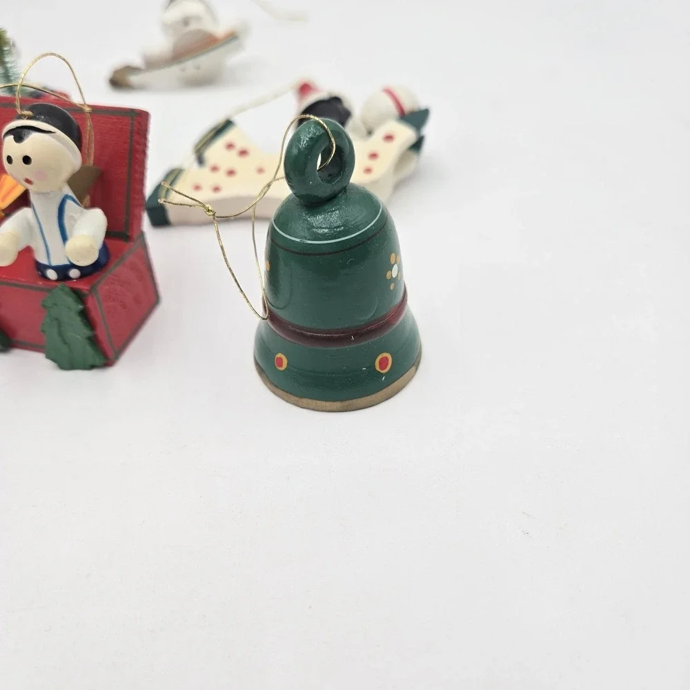READ 12 Vtg Miniature Wooden Christmas‎ Tree Ornaments Hand-Painted